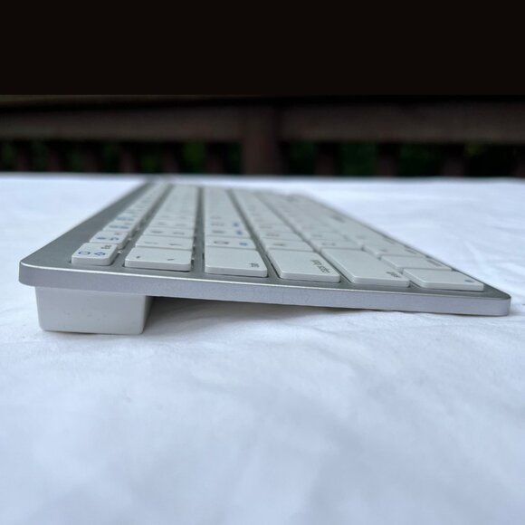 VicTsing Bluetooth Keyboard (PC172A) - Silver - Picture 10 of 15